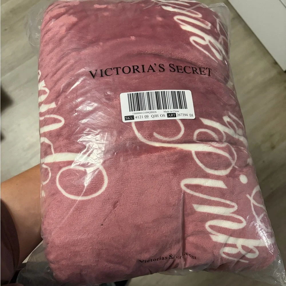 PINK VS SHERPA BLANKET